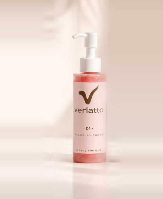 Verlatto Facial Cleanser · 01 — bote sobre fondo crema